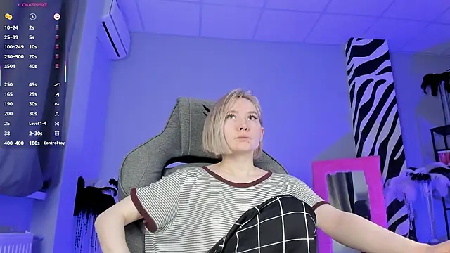 ReiYosimoto online show from 02-20-26, 04:40