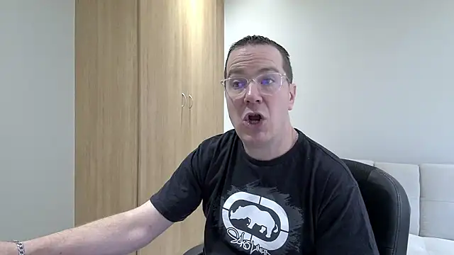 BrettJ81 online show from 10-18-25, 10:27