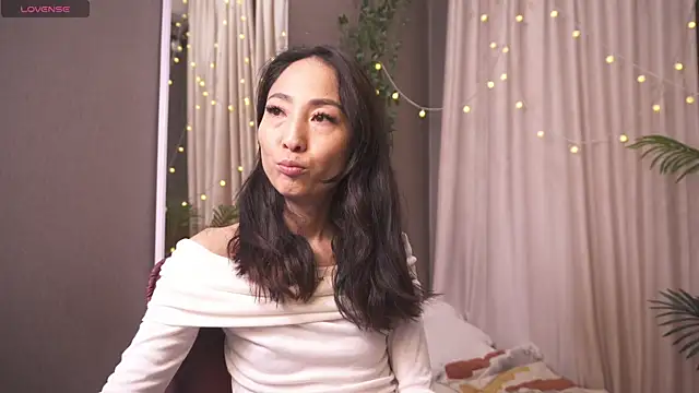 1reisatumi  online show from 12-16-25, 09:09