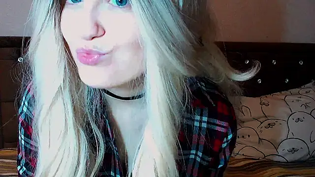 Sara4uu online show from 11-30-25, 02:21