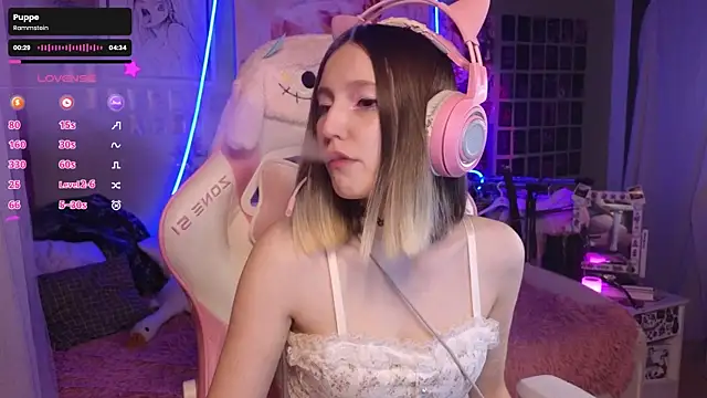 Snapshot of Evie_Ro chatting on 11-10-25, 11:37 Evie Ro online show from 11-10-25, 11:37