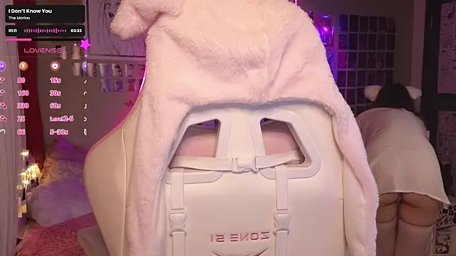 Snapshot of Evie_Ro chatting on 11-13-25, 11:36 Evie Ro online show from 11-13-25, 11:36