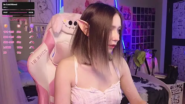 Snapshot of Evie_Ro chatting on 12-16-25, 12:37 Evie Ro online show from 12-16-25, 12:37