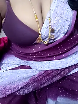 Snapshot of Tamil_Rathi chatting on 01-22-25, 10:40 Tamil Rathi online show from 01-22-25, 10:40