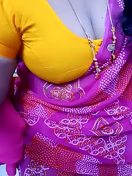 Snapshot of Tamil_Rathi chatting on 01-26-25, 11:06 Tamil Rathi online show from 01-26-25, 11:06