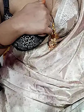 Snapshot of Tamil_Rathi chatting on 01-31-25, 06:36 Tamil Rathi online show from 01-31-25, 06:36