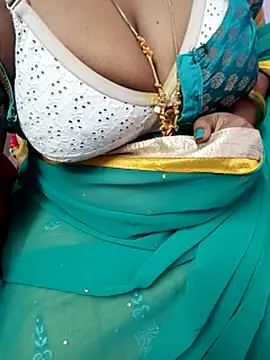 Snapshot of Tamil_Rathi chatting on 02-15-25, 12:48 Tamil Rathi online show from 02-15-25, 12:48