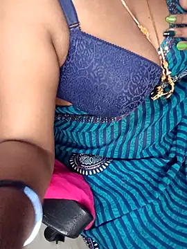 Snapshot of Tamil_Rathi chatting on 02-18-25, 03:10 Tamil Rathi online show from 02-18-25, 03:10