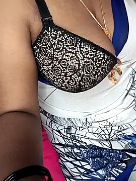 Snapshot of Tamil_Rathi chatting on 02-18-25, 10:58 Tamil Rathi online show from 02-18-25, 10:58