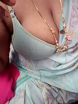 Snapshot of Tamil_Rathi chatting on 02-23-25, 02:46 Tamil Rathi online show from 02-23-25, 02:46