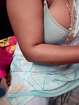 Snapshot of Tamil_Rathi chatting on 02-24-25, 02:40 Tamil Rathi online show from 02-24-25, 02:40