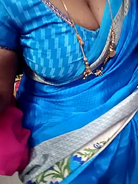 Snapshot of Tamil_Rathi chatting on 03-17-25, 11:42 Tamil Rathi online show from 03-17-25, 11:42