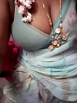 Snapshot of Tamil_Rathi chatting on 03-18-25, 06:15 Tamil Rathi online show from 03-18-25, 06:15