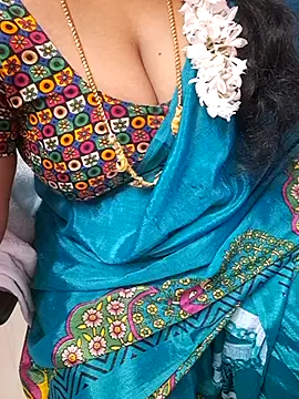 Snapshot of Tamil_Rathi chatting on 09-16-25, 05:47 Tamil Rathi online show from 09-16-25, 05:47