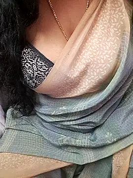 Snapshot of Tamil_Rathi chatting on 09-27-25, 05:40 Tamil Rathi online show from 09-27-25, 05:40