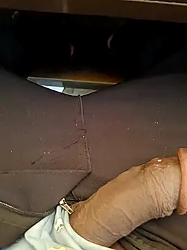 Snapshot of u_wan_me chatting on 02-09-26, 04:27 u wan me online show from 02-09-26, 04:27