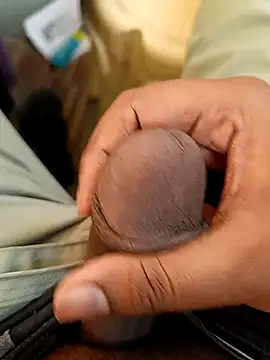 Snapshot of u_wan_me chatting on 02-10-26, 09:57 u wan me online show from 02-10-26, 09:57