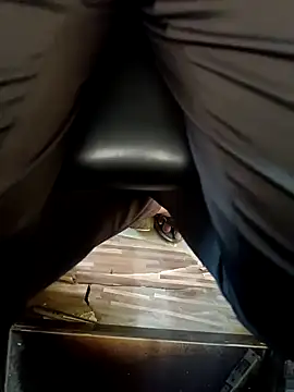 Snapshot of u_wan_me chatting on 02-18-26, 04:19 u wan me online show from 02-18-26, 04:19