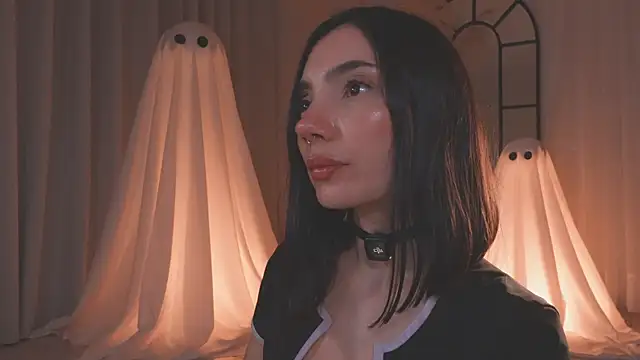 AmyArmstrong online show from 10-18-25, 12:13