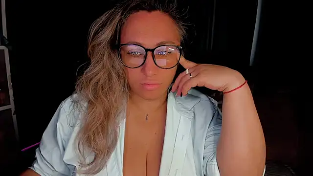 Snapshot of CumOnMy_Tits chatting on 09-29-25, 02:27 CumOnMy Tits online show from 09-29-25, 02:27