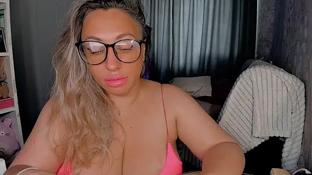 Snapshot of CumOnMy_Tits chatting on 10-11-25, 01:38 CumOnMy Tits online show from 10-11-25, 01:38