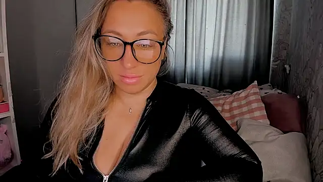 Snapshot of CumOnMy_Tits chatting on 10-12-25, 04:33 CumOnMy Tits online show from 10-12-25, 04:33