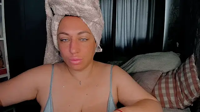 Snapshot of CumOnMy_Tits chatting on 10-15-25, 02:11 CumOnMy Tits online show from 10-15-25, 02:11