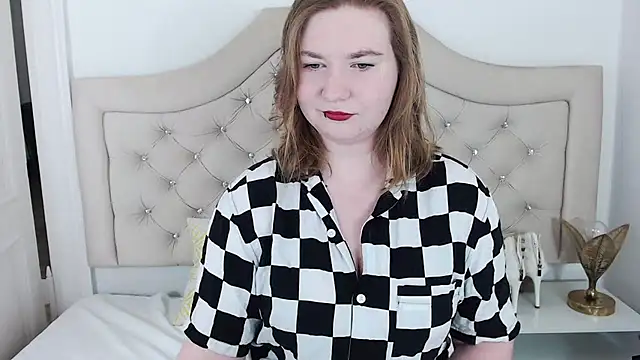 LaraDream online show from 12-16-24, 05:43