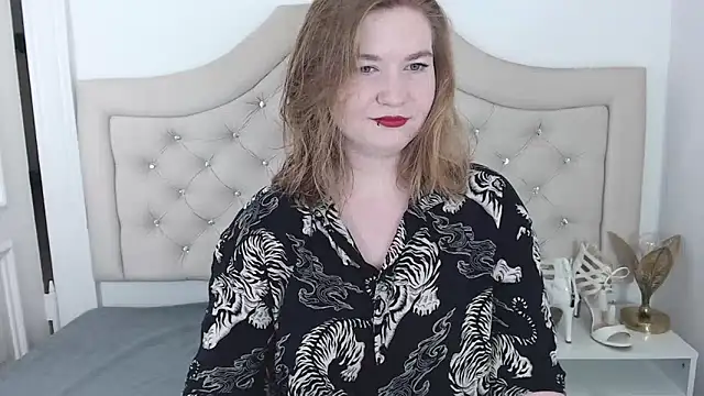 LaraDream online show from 12-28-24, 05:03