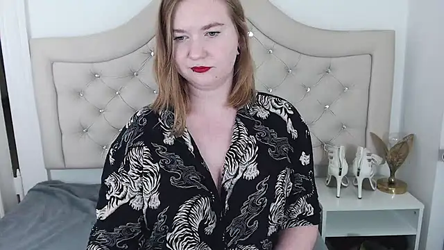 LaraDream online show from 12-28-24, 11:37