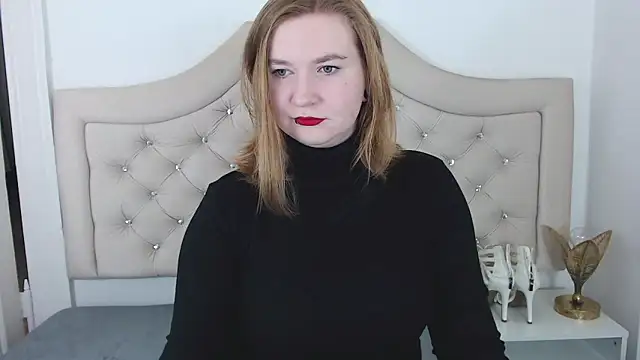 LaraDream online show from 12-30-24, 07:42