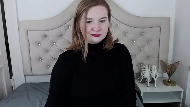 LaraDream online show from 12-30-24, 10:45