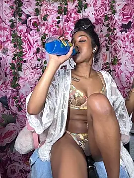 mismialove online show from 10-30-25, 07:21