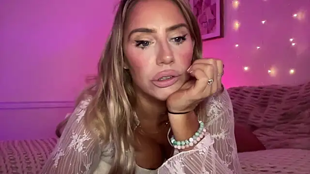 Snapshot of Fitnessbabe69 chatting on 11-10-25, 09:19 Fitnessbabe69 online show from 11-10-25, 09:19