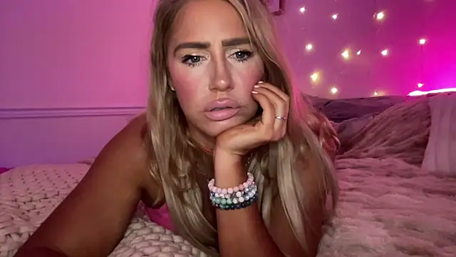 Snapshot of Fitnessbabe69 chatting on 11-16-25, 08:42 Fitnessbabe69 online show from 11-16-25, 08:42