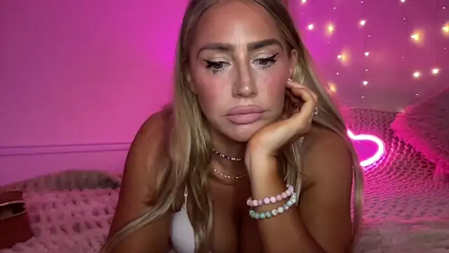 Snapshot of Fitnessbabe69 chatting on 11-26-25, 12:17 Fitnessbabe69 online show from 11-26-25, 12:17