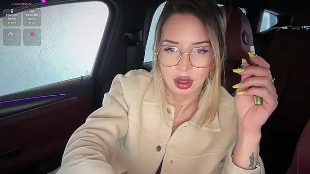 Snapshot of Livia777 chatting on 04-15-26, 08:32 Livia777 online show from 04-15-26, 08:32